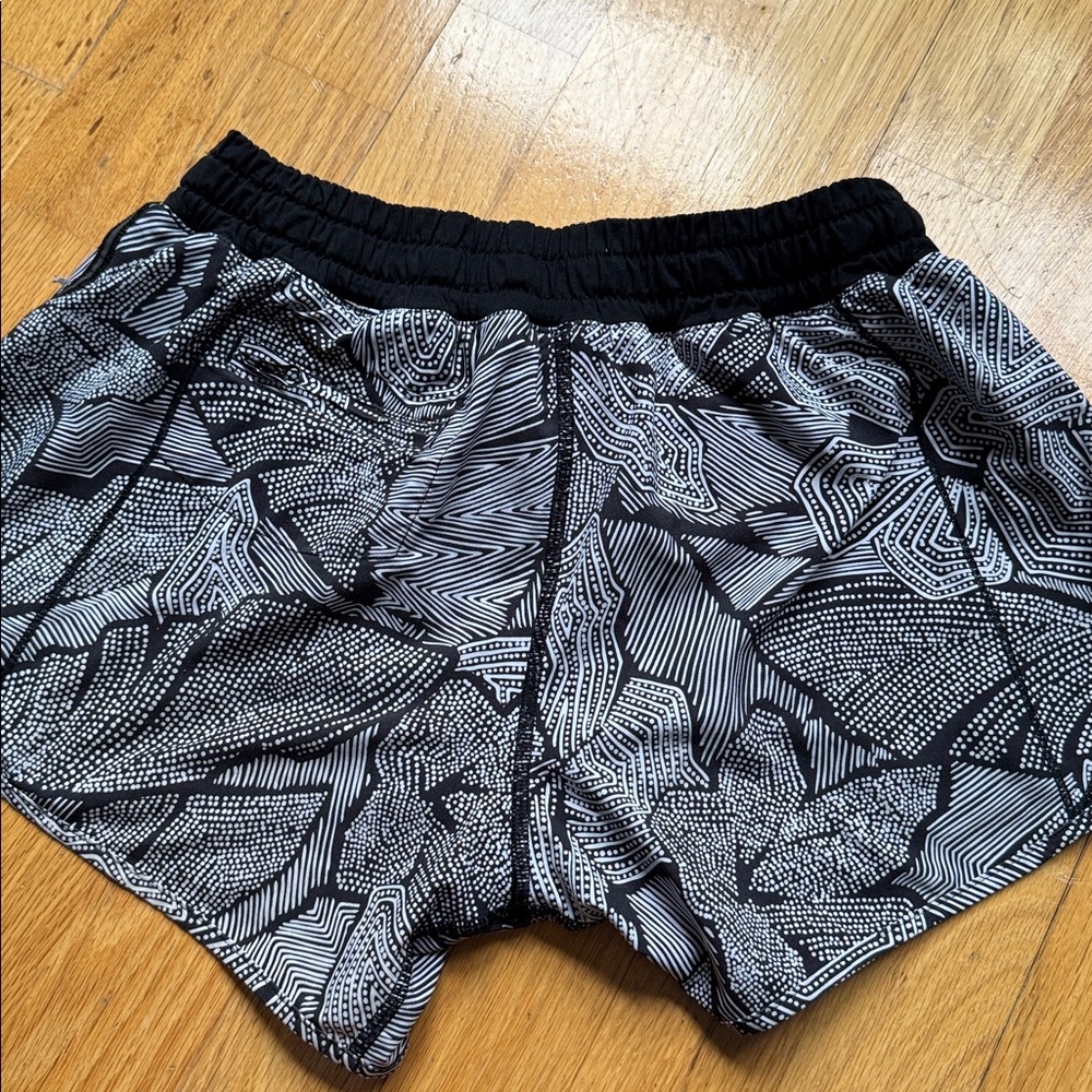 Lululemon Dottie Tribe black white print hotty hot shorts 4 - Picture 2 of 4